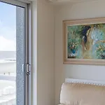 In With Sea Views Apartment
